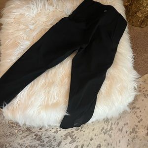 Lululemon Size 2 🍋 Crop/Capri leggings